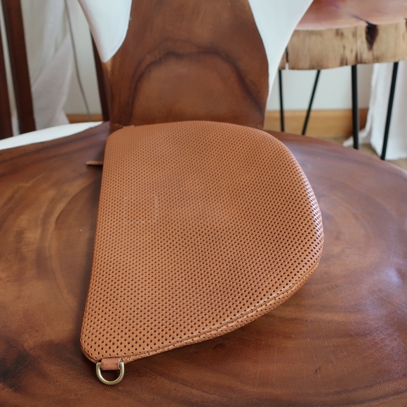 Clare V. Grand Fanny in Cuoio Perf - Picture 13 of 16